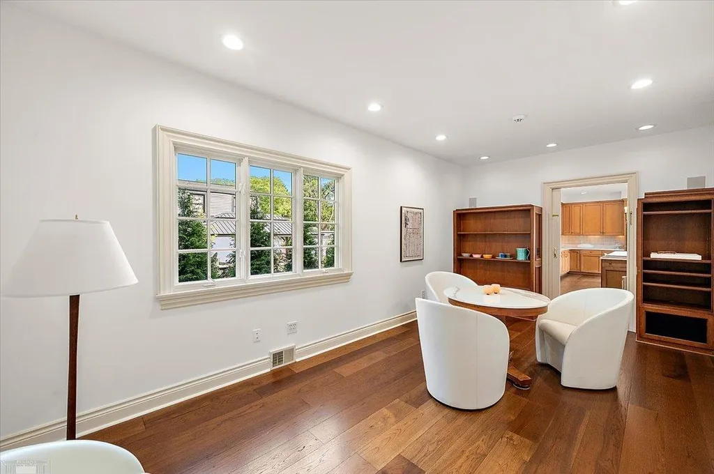 161 Lothrop Road Grosse Pointe Farms City MI 48236