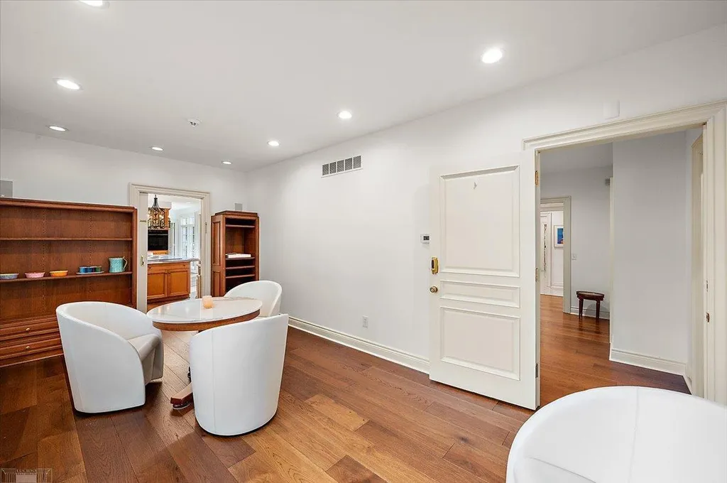 161 Lothrop Road Grosse Pointe Farms City MI 48236