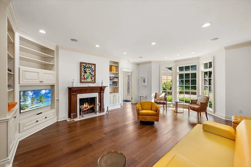 161 Lothrop Road Grosse Pointe Farms City MI 48236