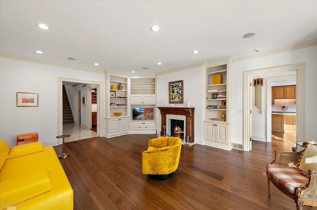 161 Lothrop Road Grosse Pointe Farms City MI 48236