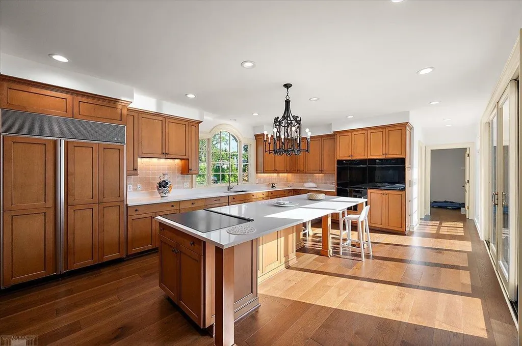 161 Lothrop Road Grosse Pointe Farms City MI 48236