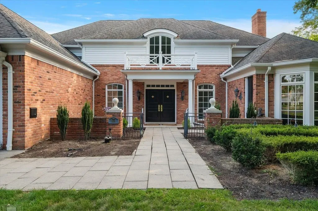 161 Lothrop Road Grosse Pointe Farms City MI 48236