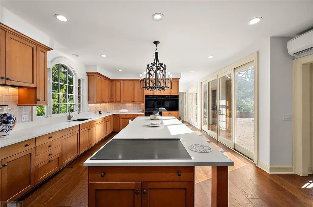161 Lothrop Road Grosse Pointe Farms City MI 48236