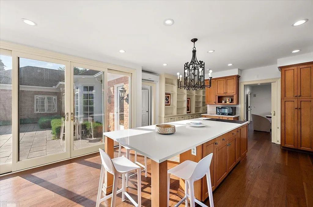 161 Lothrop Road Grosse Pointe Farms City MI 48236