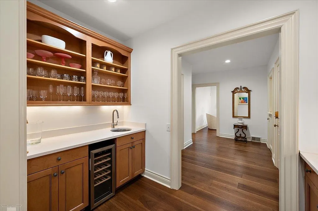 161 Lothrop Road Grosse Pointe Farms City MI 48236