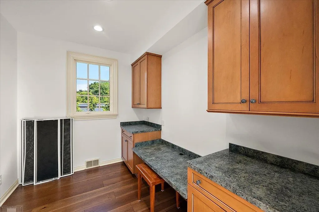 161 Lothrop Road Grosse Pointe Farms City MI 48236
