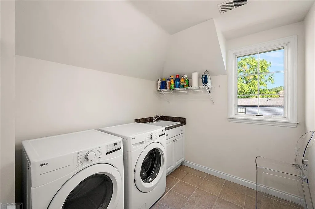 161 Lothrop Road Grosse Pointe Farms City MI 48236