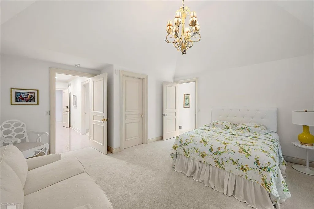 161 Lothrop Road Grosse Pointe Farms City MI 48236