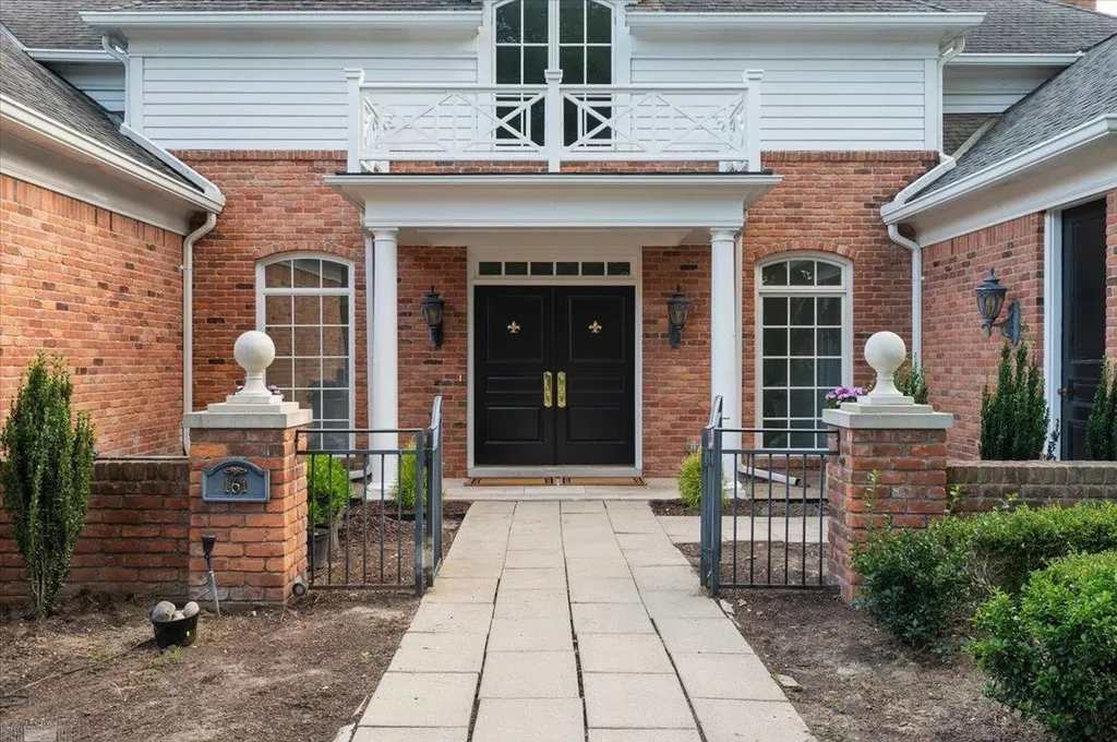 161 Lothrop Road Grosse Pointe Farms City MI 48236