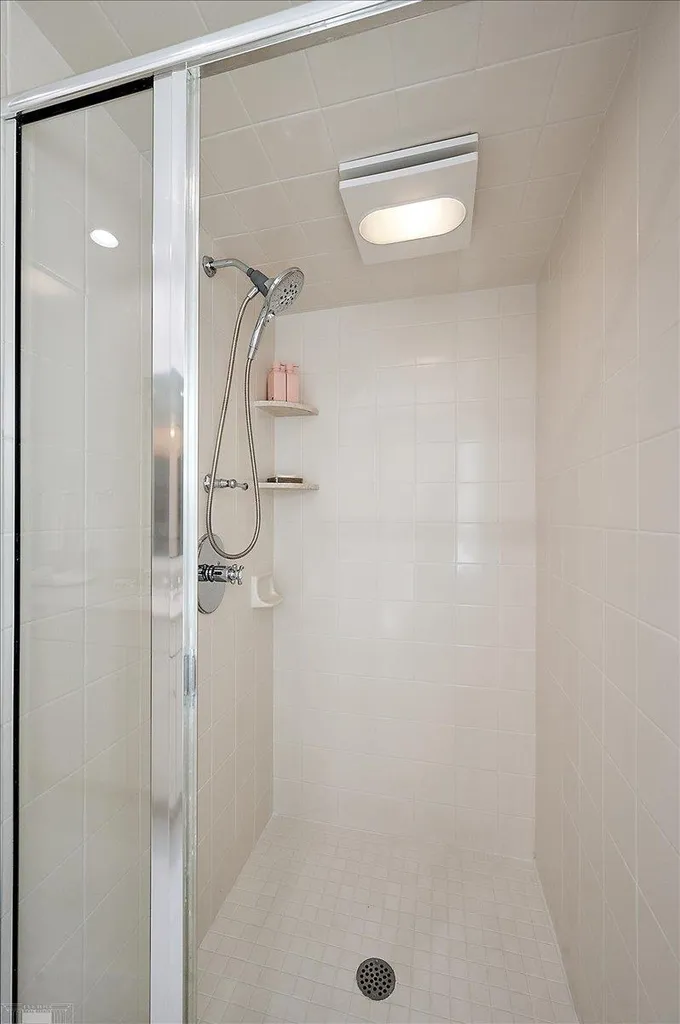 161 Lothrop Road Grosse Pointe Farms City MI 48236