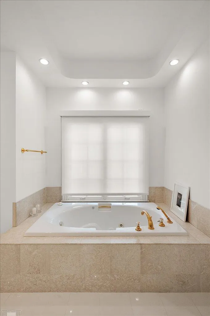 161 Lothrop Road Grosse Pointe Farms City MI 48236