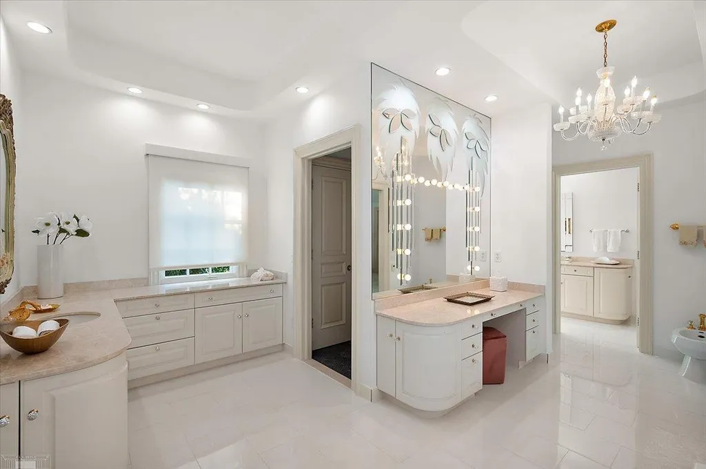 161 Lothrop Road Grosse Pointe Farms City MI 48236