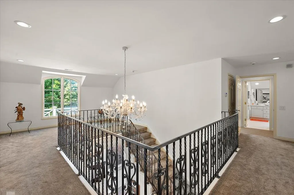 161 Lothrop Road Grosse Pointe Farms City MI 48236