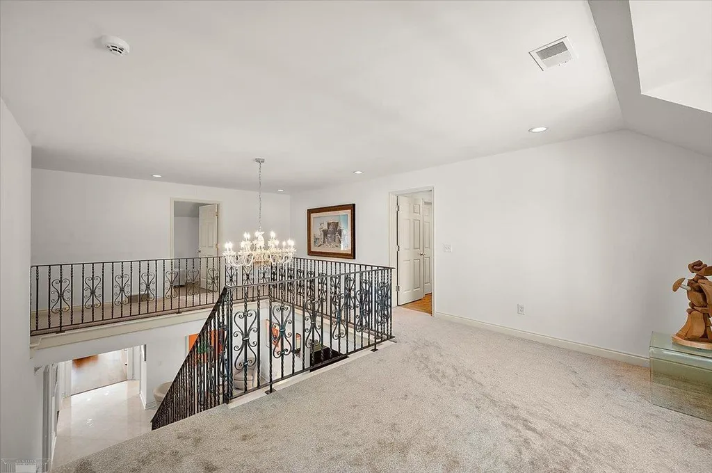 161 Lothrop Road Grosse Pointe Farms City MI 48236