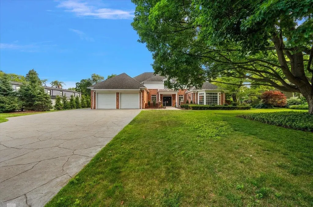 161 Lothrop Road Grosse Pointe Farms City MI 48236