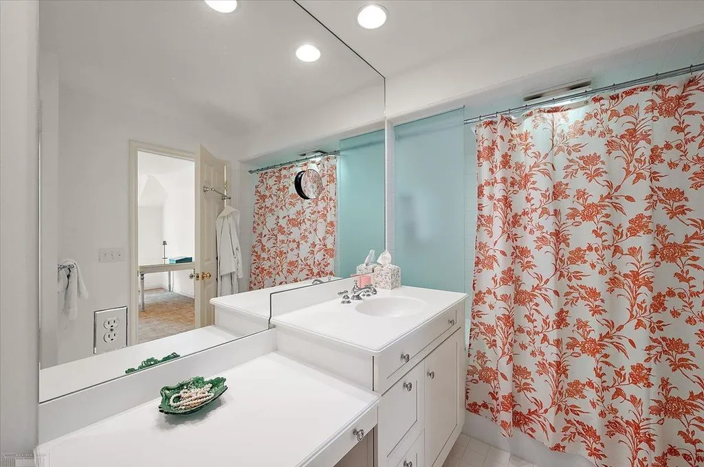 161 Lothrop Road Grosse Pointe Farms City MI 48236