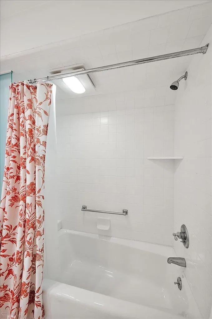 161 Lothrop Road Grosse Pointe Farms City MI 48236
