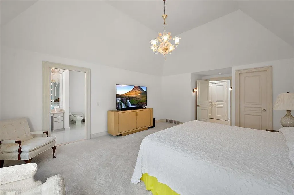 161 Lothrop Road Grosse Pointe Farms City MI 48236