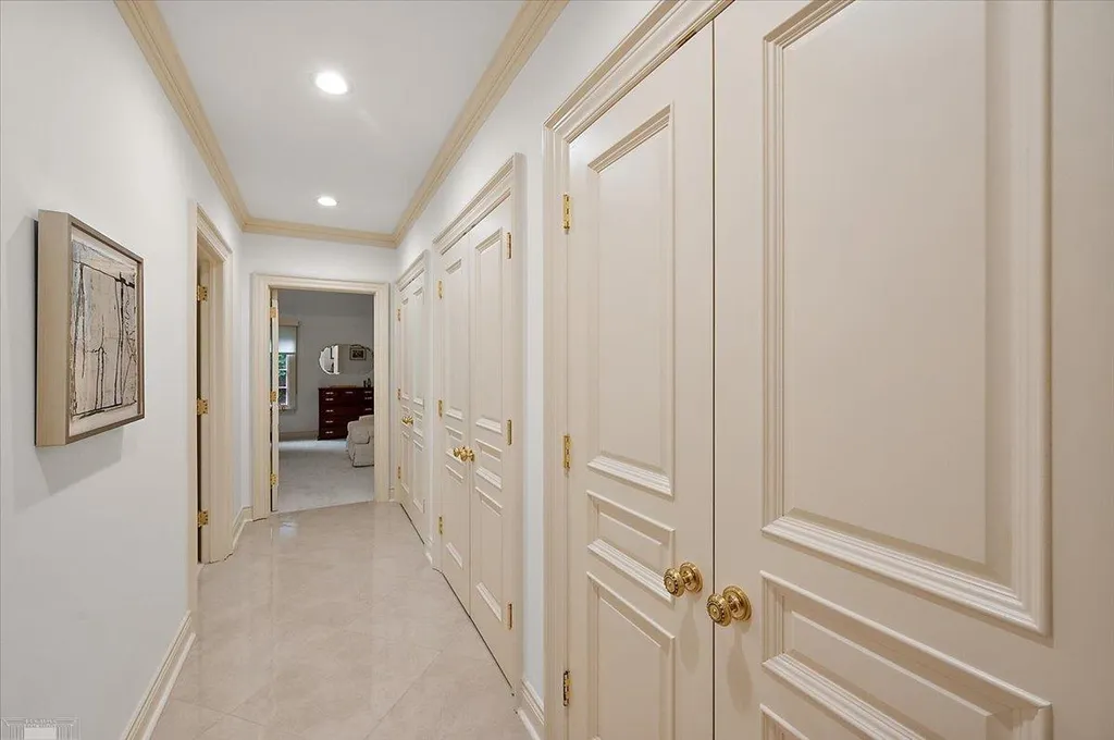 161 Lothrop Road Grosse Pointe Farms City MI 48236