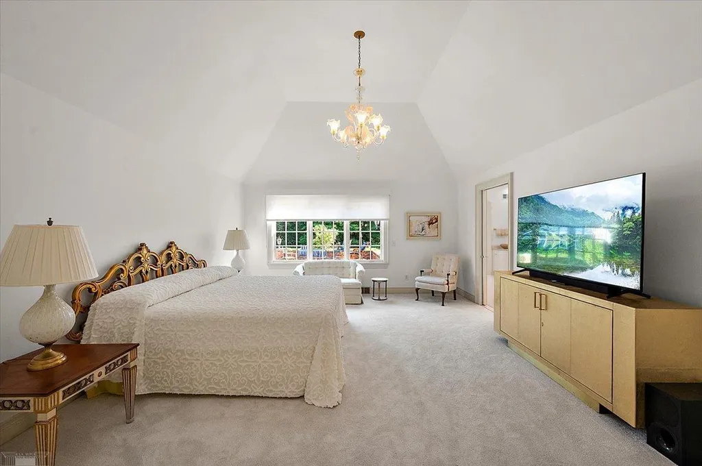 161 Lothrop Road Grosse Pointe Farms City MI 48236