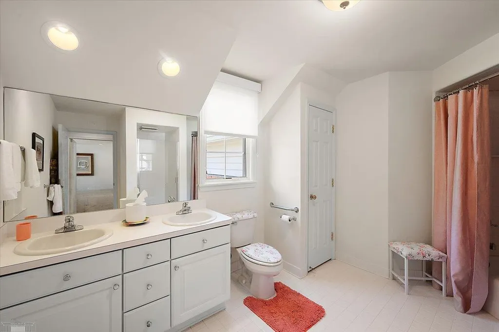 161 Lothrop Road Grosse Pointe Farms City MI 48236