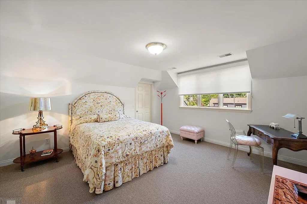 161 Lothrop Road Grosse Pointe Farms City MI 48236