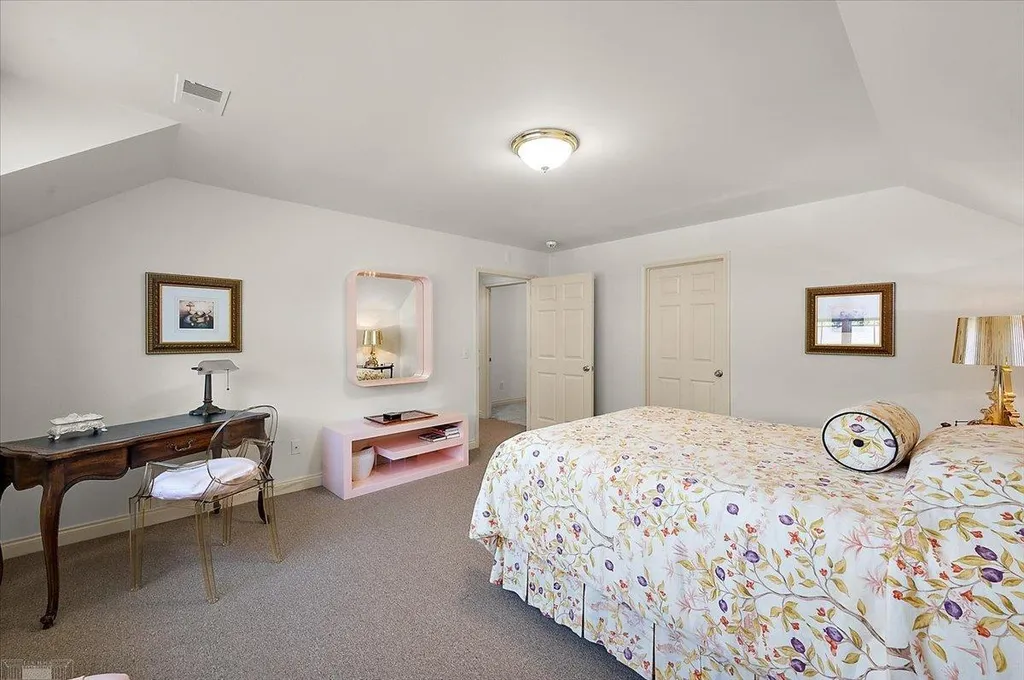 161 Lothrop Road Grosse Pointe Farms City MI 48236