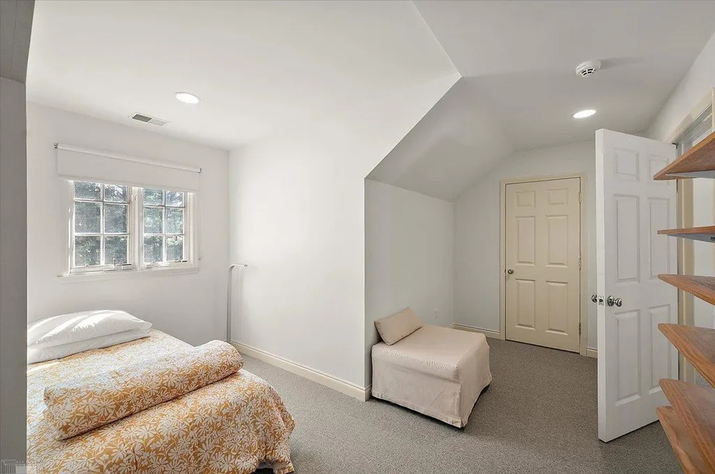 161 Lothrop Road Grosse Pointe Farms City MI 48236