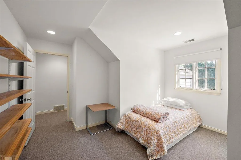161 Lothrop Road Grosse Pointe Farms City MI 48236