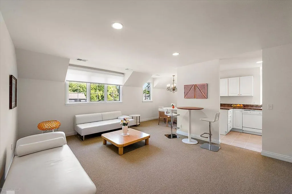 161 Lothrop Road Grosse Pointe Farms City MI 48236