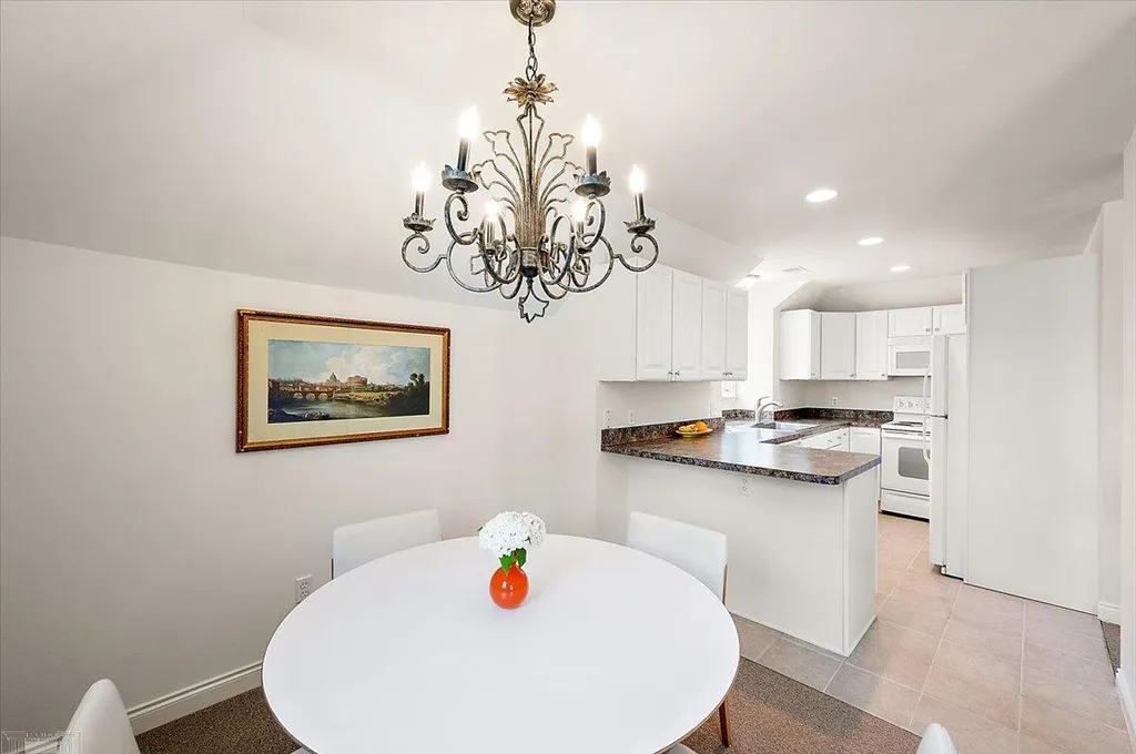 161 Lothrop Road Grosse Pointe Farms City MI 48236