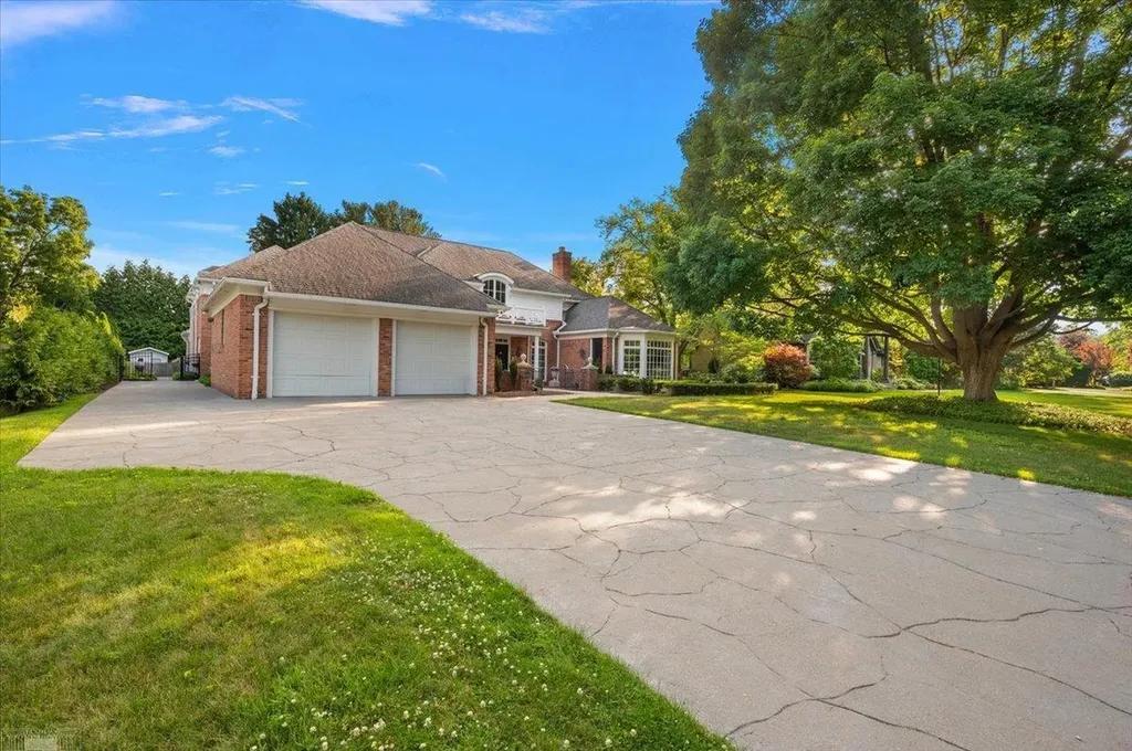 161 Lothrop Road Grosse Pointe Farms City MI 48236