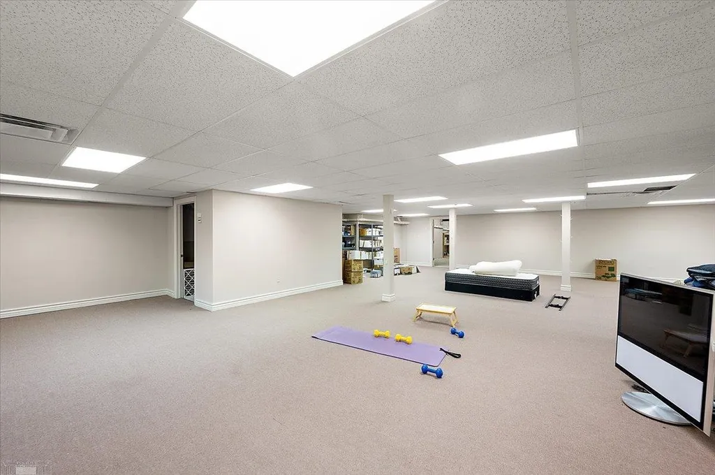 161 Lothrop Road Grosse Pointe Farms City MI 48236