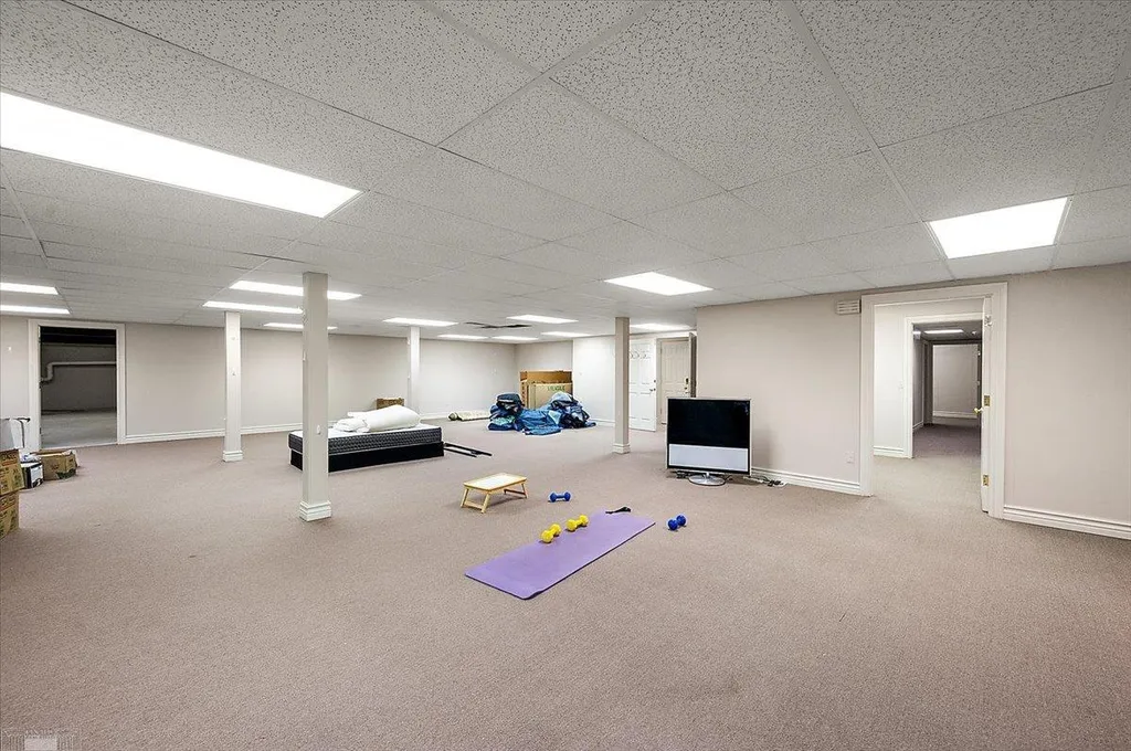 161 Lothrop Road Grosse Pointe Farms City MI 48236