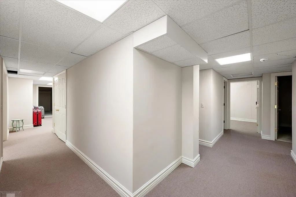 161 Lothrop Road Grosse Pointe Farms City MI 48236