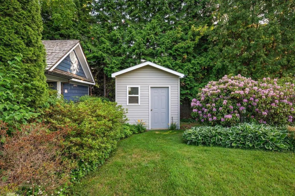 161 Lothrop Road Grosse Pointe Farms City MI 48236
