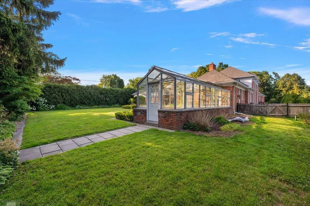 161 Lothrop Road Grosse Pointe Farms City MI 48236
