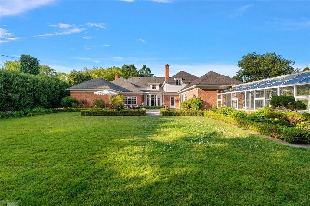 161 Lothrop Road Grosse Pointe Farms City MI 48236