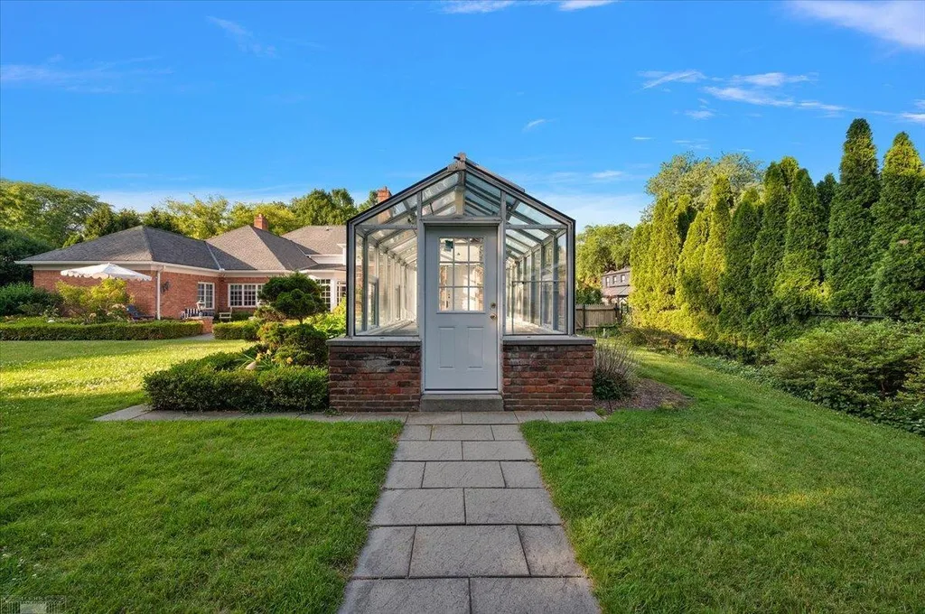 161 Lothrop Road Grosse Pointe Farms City MI 48236