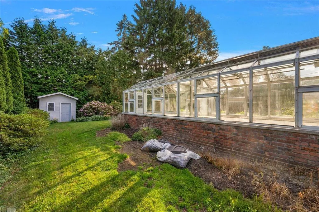 161 Lothrop Road Grosse Pointe Farms City MI 48236
