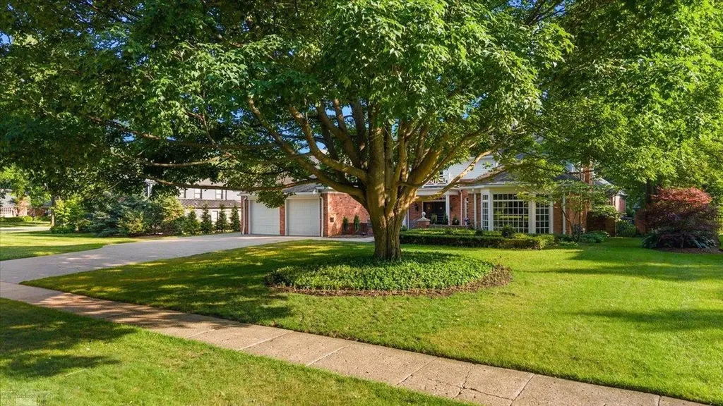 161 Lothrop Road Grosse Pointe Farms City MI 48236
