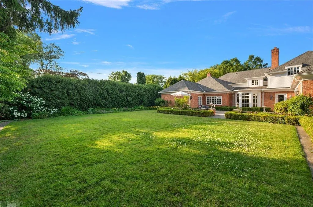 161 Lothrop Road Grosse Pointe Farms City MI 48236