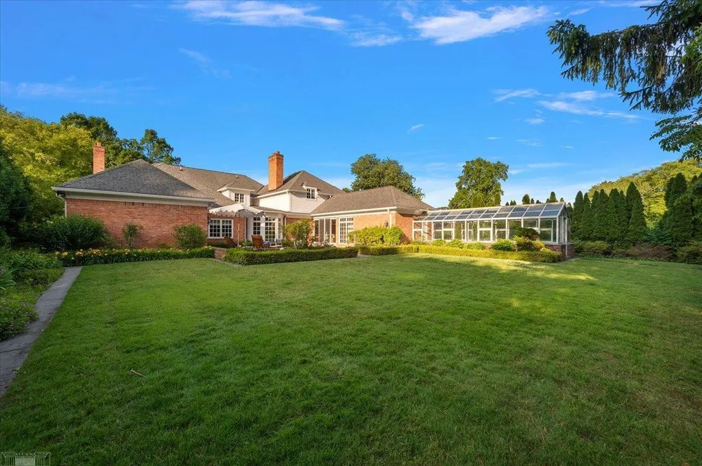 161 Lothrop Road Grosse Pointe Farms City MI 48236