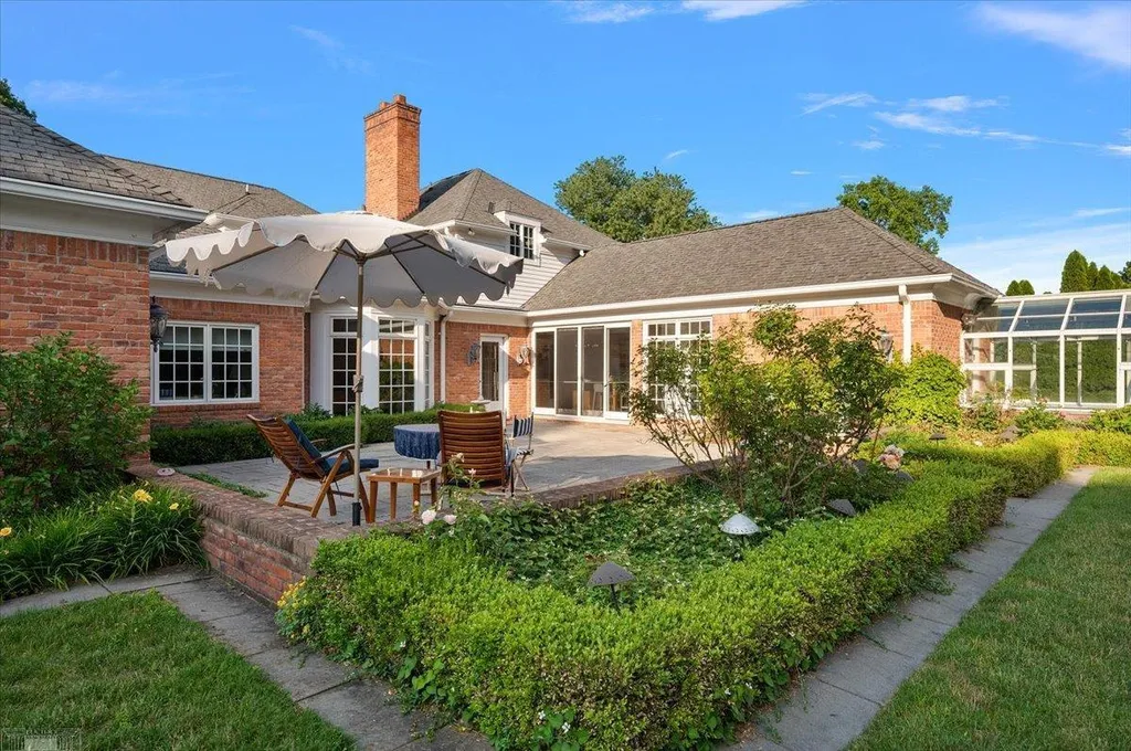 161 Lothrop Road Grosse Pointe Farms City MI 48236