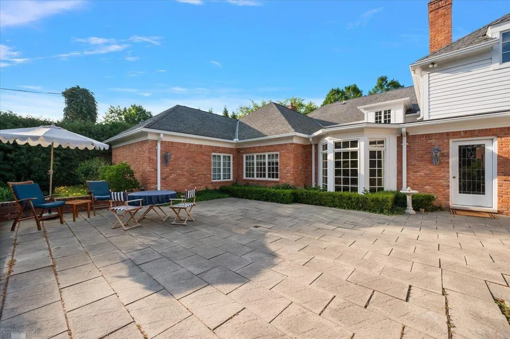 161 Lothrop Road Grosse Pointe Farms City MI 48236