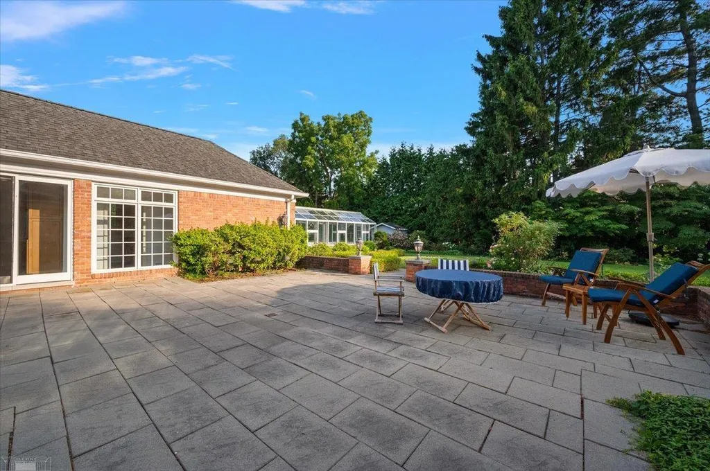 161 Lothrop Road Grosse Pointe Farms City MI 48236
