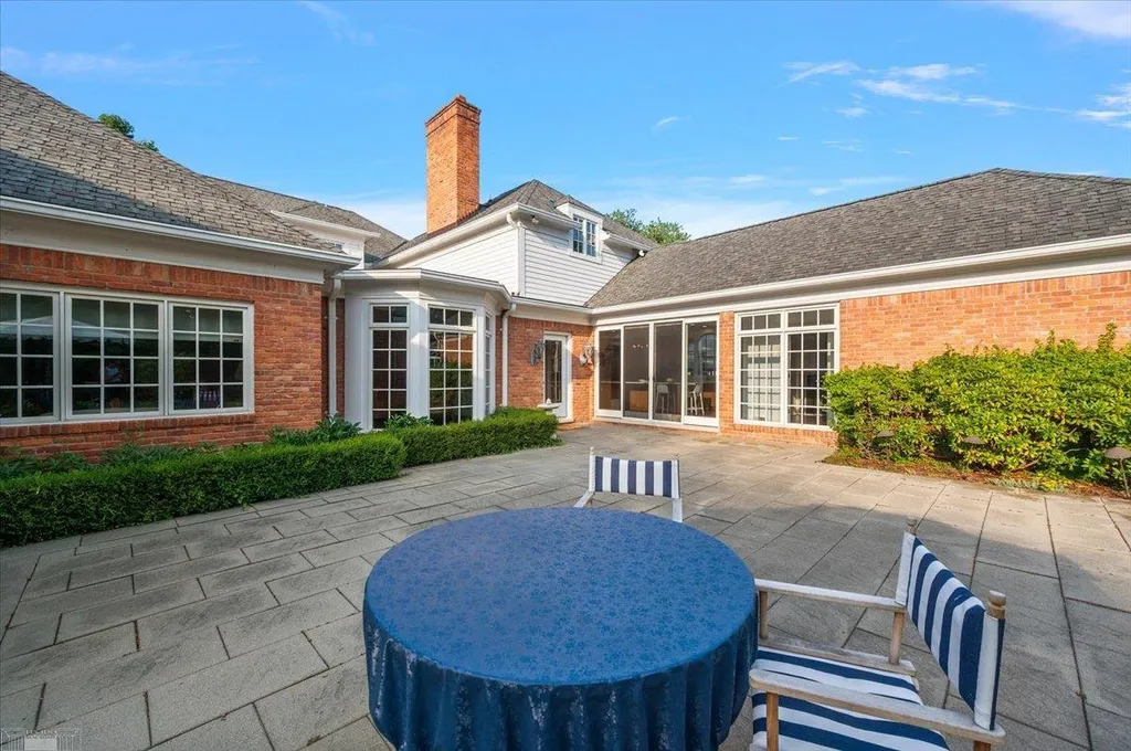 161 Lothrop Road Grosse Pointe Farms City MI 48236