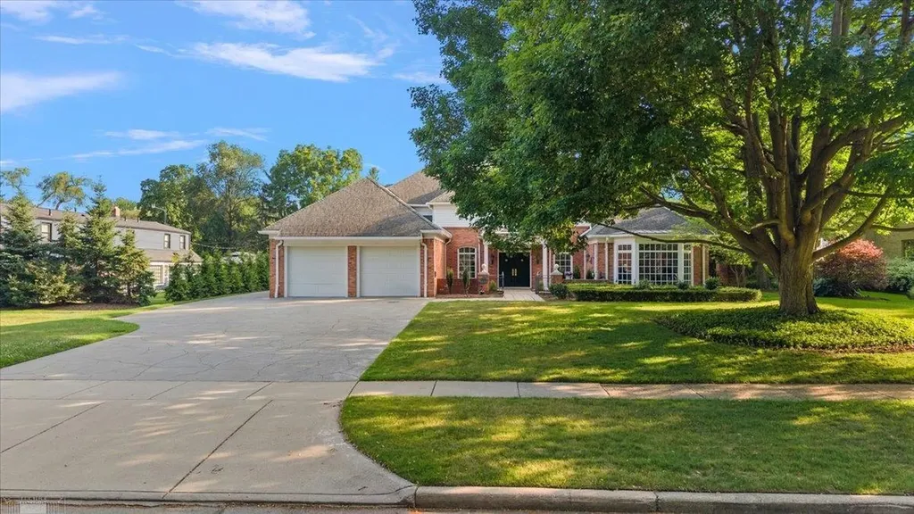 161 Lothrop Road Grosse Pointe Farms City MI 48236