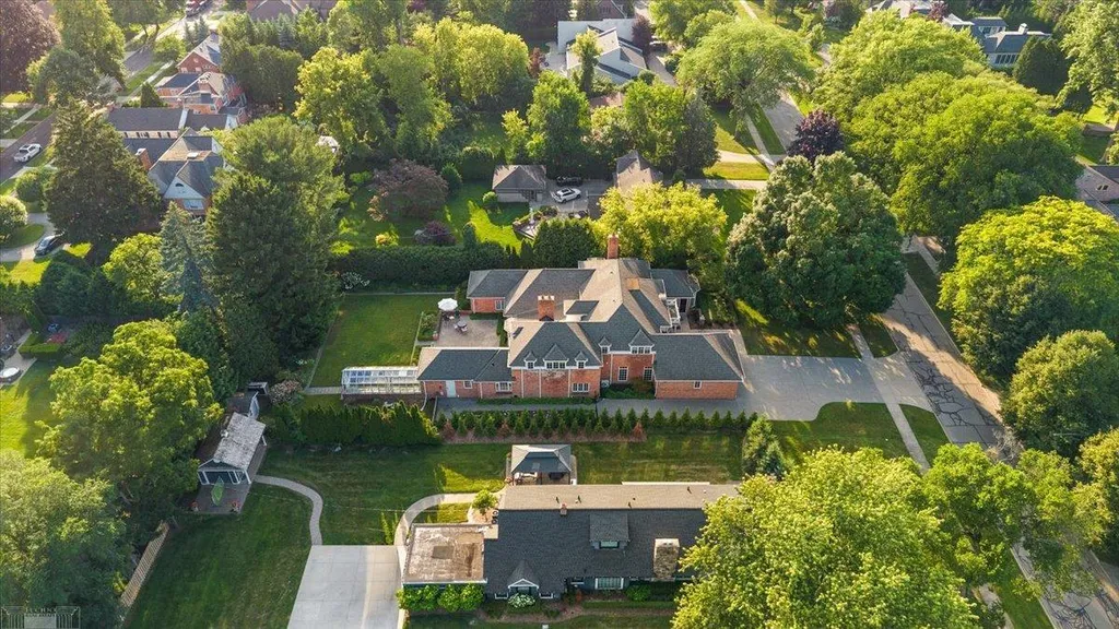 161 Lothrop Road Grosse Pointe Farms City MI 48236