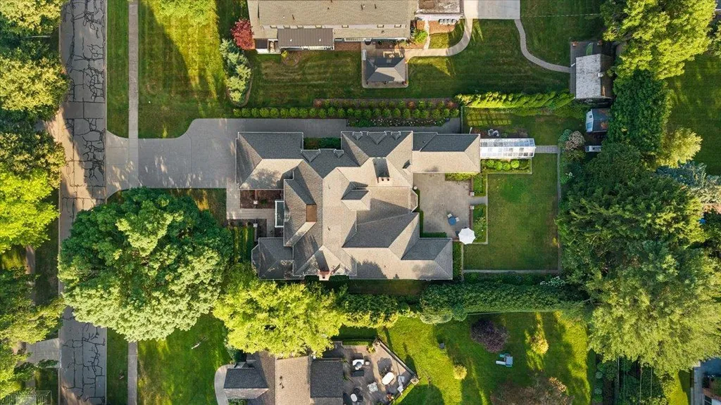 161 Lothrop Road Grosse Pointe Farms City MI 48236